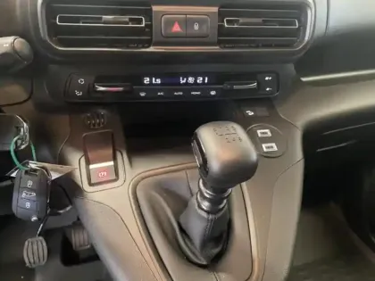 Photo 14 Peugeot Partner  M Diesel 100ch Pro Skill