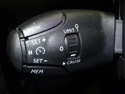 Photo 14 Peugeot 208  1.2 PureTech 100ch S&S Allure 118g