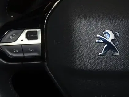 Photo 12 Peugeot 208  1.2 PureTech 100ch S&S Allure 118g