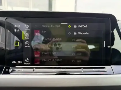 Photo 13 Volkswagen Golf  1.0 eTSI OPF 110ch Life Plus DSG7