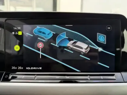 Photo 11 Volkswagen Golf  1.0 eTSI OPF 110ch Life Plus DSG7