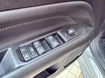 Photo 10 Jeep Compass  1.3 Turbo T4 240ch PHEV 4xe S AT6 eAWD