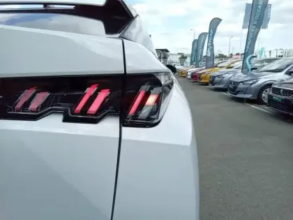 Photo 16 Peugeot 3008  Hybrid 136 e-DCS6