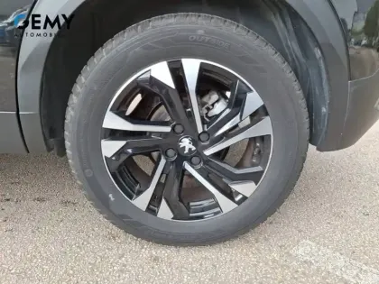 Photo 44 Peugeot 2008  PureTech 100 S&S BVM6