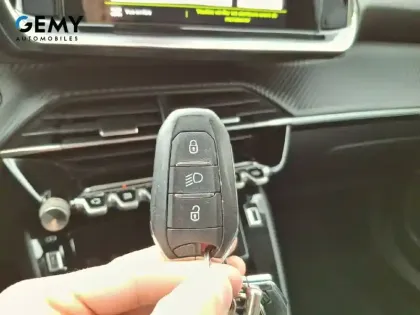 Photo 49 Peugeot 2008  PureTech 100 S&S BVM6