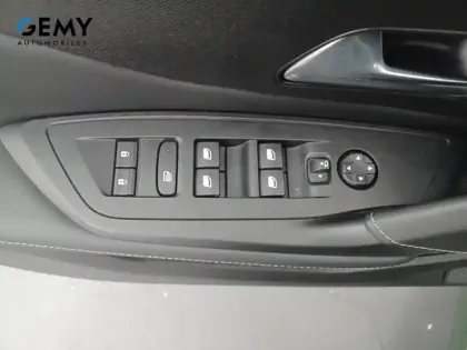 Photo 11 Peugeot 308  Electrique 54 kWh 156ch
