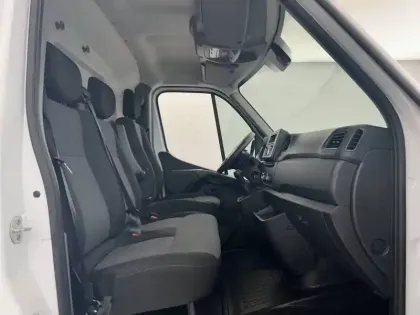 Photo 31 Renault Master  FGN TRAC F3500 L2H2 BLUE DCI 135