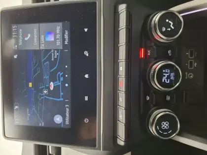 Photo 80 Renault Clio Gén. V (BJA) Ph1 Intens 5