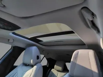 Photo 11 DS DS 4 E-Tense Cross 1.6 224 ch Rivol