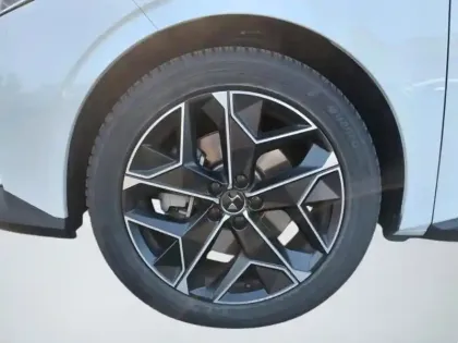 Photo 8 DS DS 4 E-Tense Cross 1.6 224 ch Rivol