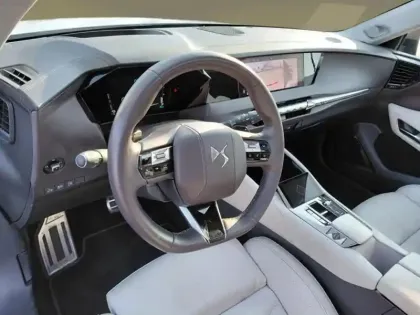 Photo 15 DS DS 4 E-Tense Cross 1.6 224 ch Rivol