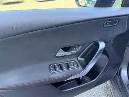 Photo 14 Mercedes Classe A 200 d AMG Line