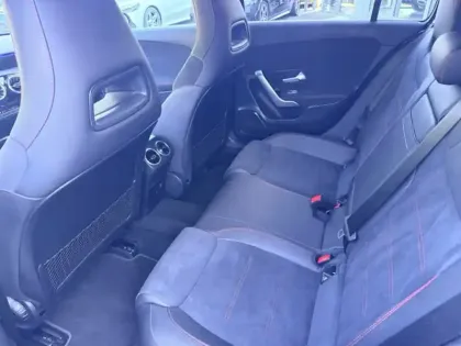 Photo 15 Mercedes Classe A 200 d AMG Line