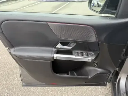 Photo 12 Mercedes GLB Gén. I (X247) Ph1 Progressive Line 5