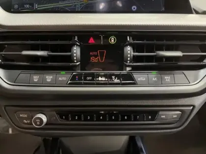 Photo 11 BMW Serie 1 Série 1 118dA 150ch M Sport