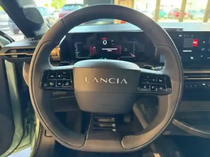 Photo 12 Lancia Ypsilon  1.2 Ibrida 110ch LX eDCT6