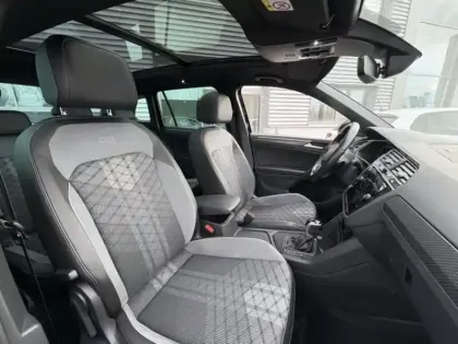 Photo 8 Volkswagen Tiguan  2.0 TDI 150ch R-Line DSG7
