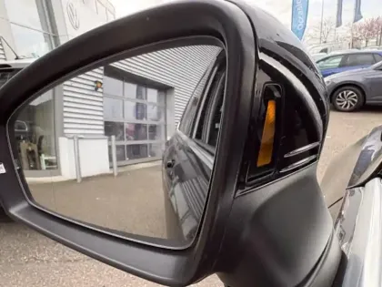 Photo 10 Volkswagen Tiguan  2.0 TDI 150ch R-Line DSG7