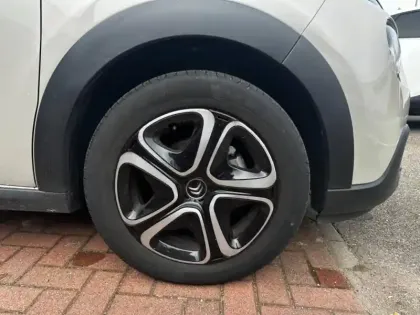 Photo 6 Citroën C3  1.2 PureTech 83ch S&S C-Series 123g