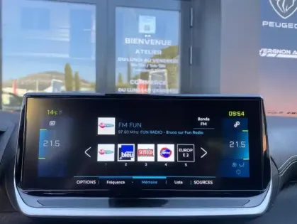 Photo 11 Peugeot 2008 e- II ELECTRIQUE GT