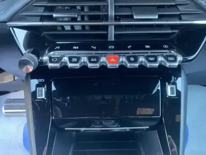 Photo 10 Peugeot 2008 e- II ELECTRIQUE GT