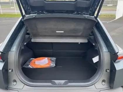 Photo 9 Toyota C-HR Design Grande Autonomie 77 kWh 224ch +