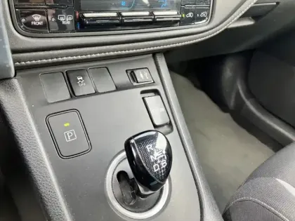 Photo 17 Toyota Auris Hybride 136h Dynamic