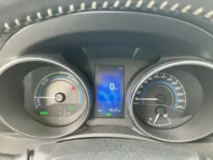 Photo 14 Toyota Auris Hybride 136h Dynamic