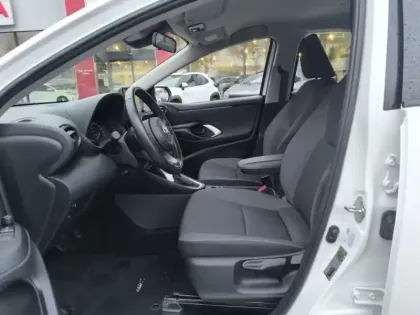 Photo 20 Toyota Yaris Hybride 116h Dynamic Business Beyond Zer