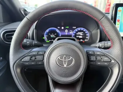 Photo 8 Toyota Yaris Hybride 1.5 HYBRID 130H GR SPORT AUTO 2W