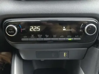 Photo 19 Toyota Yaris Hybride 116h Dynamic Business Beyond Zer