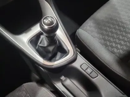 Photo 15 Toyota Yaris Design 120