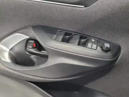 Photo 19 Toyota Yaris Design 120