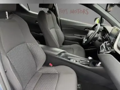 Photo 15 Toyota C-HR 1.8 Hybride 122 Dynamic Business