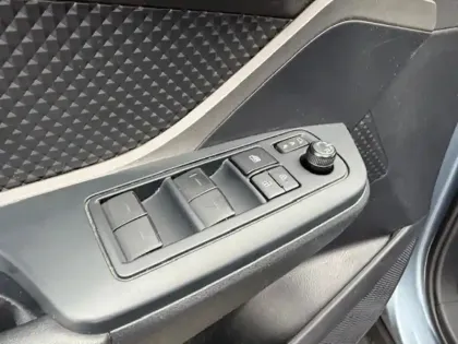 Photo 8 Toyota C-HR 1.8 Hybride 122 Dynamic Business