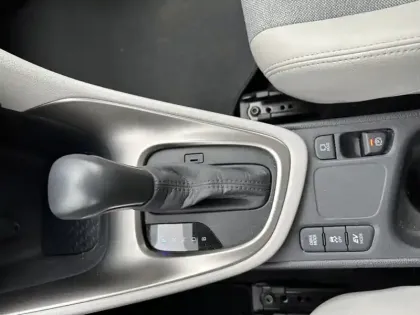 Photo 18 Toyota Yaris Hybride 116h ICONIC MY22 1.5 116 ch