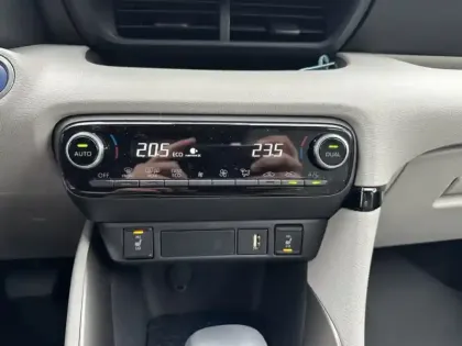 Photo 17 Toyota Yaris Hybride 116h ICONIC MY22 1.5 116 ch