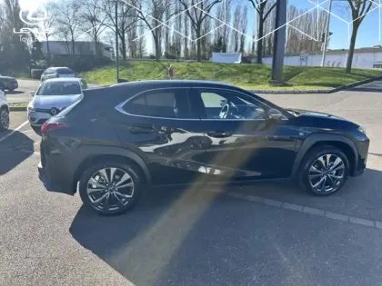 Photo 8 Lexus UX 300h 2WD F SPORT Design My26 HYBRIDE