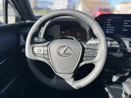 Photo 18 Lexus UX 300h 2WD F SPORT Design My26 HYBRIDE
