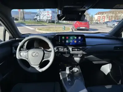 Photo 17 Lexus UX 300h 2WD F SPORT Design My26 HYBRIDE