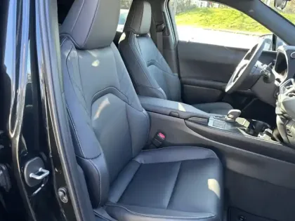 Photo 11 Lexus UX 300h 2WD F SPORT Design My26 HYBRIDE