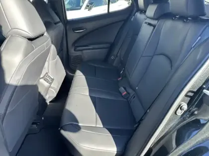 Photo 14 Lexus UX 300h 2WD F SPORT Design My26 HYBRIDE