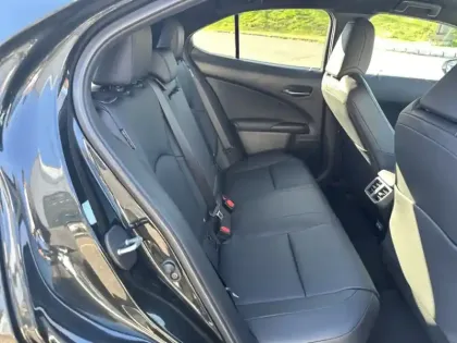 Photo 13 Lexus UX 300h 2WD F SPORT Design My26 HYBRIDE