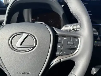 Photo 19 Lexus UX 300h 2WD F SPORT Design My26 HYBRIDE