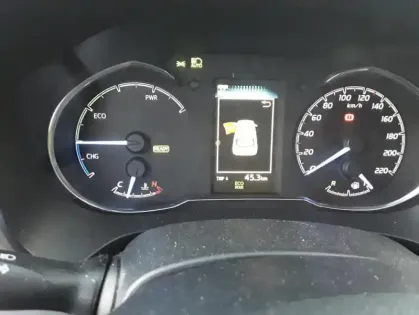 Photo 11 Toyota Yaris Gén. III Ph2 NG Collection 5