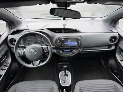 Photo 10 Toyota Yaris Gén. III Ph2 NG Collection 5