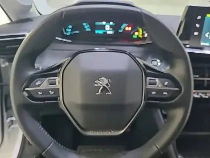 Photo 14 Peugeot 208  Electrique 50 kWh 136ch