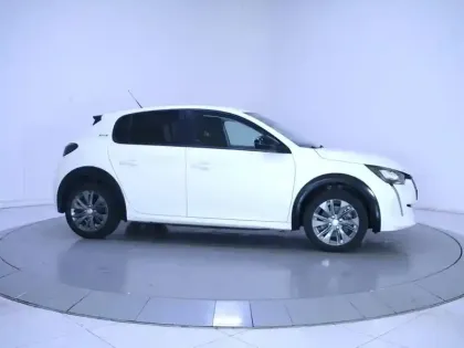 Photo 9 Peugeot 208  Electrique 50 kWh 136ch