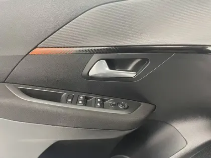 Photo 27 Peugeot 208  Electrique 50 kWh 136ch