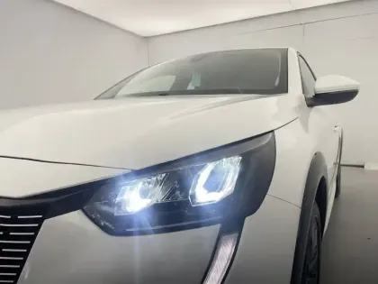 Photo 23 Peugeot 208  Electrique 50 kWh 136ch